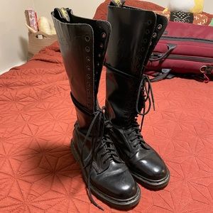 Vintage dr marten made in England 40 hole black boots size 9 SLIM FIT